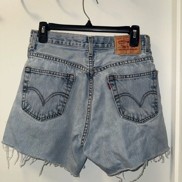 Levi’s comfort fit distressed jean shorts - Picture 2 of 4